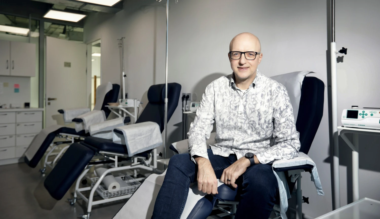 Nové kliniky a franšízy po celém světě. Šrámkova longevity raketa míří výš