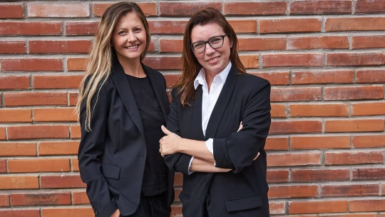 Přes sto tisíc za zkrocení AI. Online byznys hledá ty, kdo drží otěže