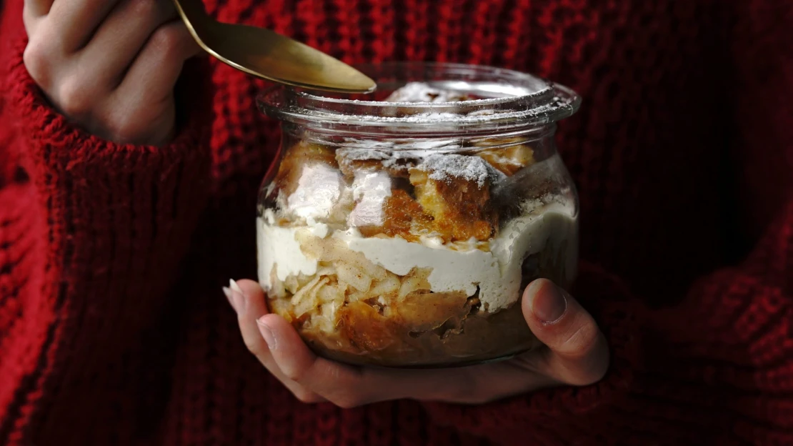 Cestovní verze žemlovky. Ve skleničce si ji můžete dopřát i na výletě či v práci