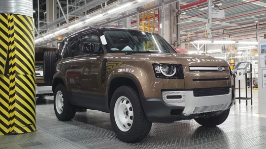 Mají se bát i ostatní automobilky? Jaguar Land Rover se po kyberútoku sbírá ze dna