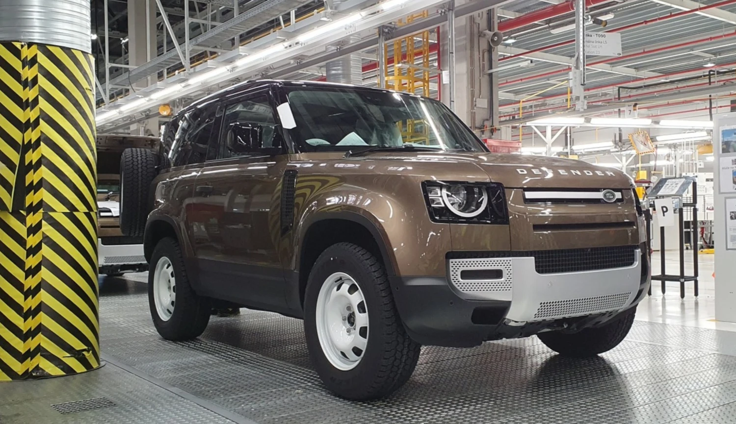 Mají se bát i ostatní automobilky? Jaguar Land Rover se po kyberútoku sbírá ze dna