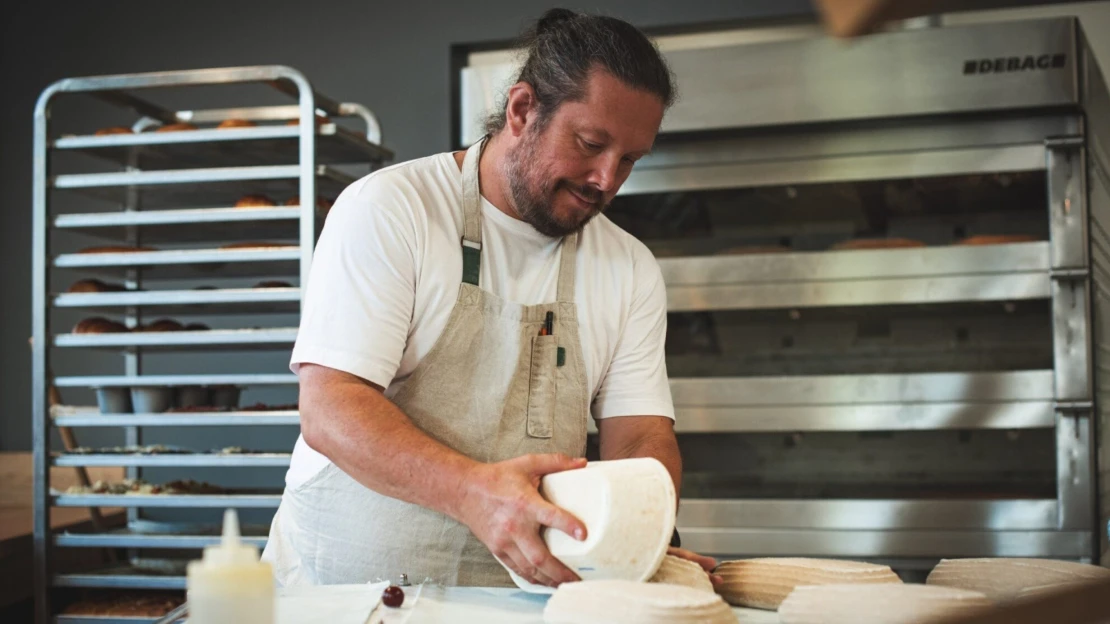 Na jeho chléb se stojí fronty. Prostě mě to baví, říká ajťák, který si otevřel pekárnu