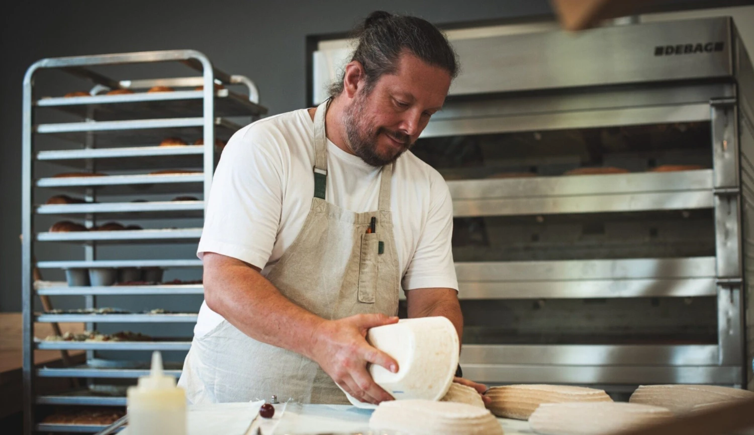 Tenhle podnikatel vydělal jmění hraním pokeru. Potom jej vsadil na ovesnou kaši