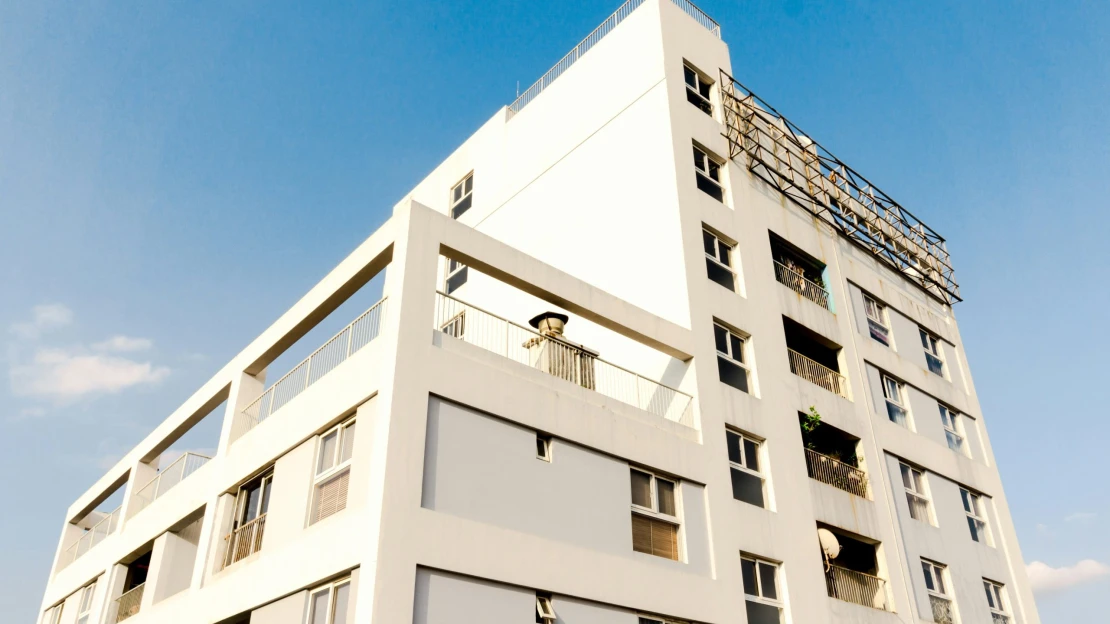 Přibývá firem, které investují do výstavby bytů. Chtějí si tak zajistit zaměstnance 