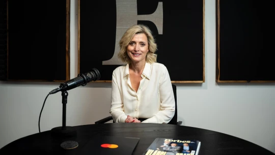 Prompty místo trvalých příkazů. Platit za nás budou AI agenti, říká šéfka Mastercard