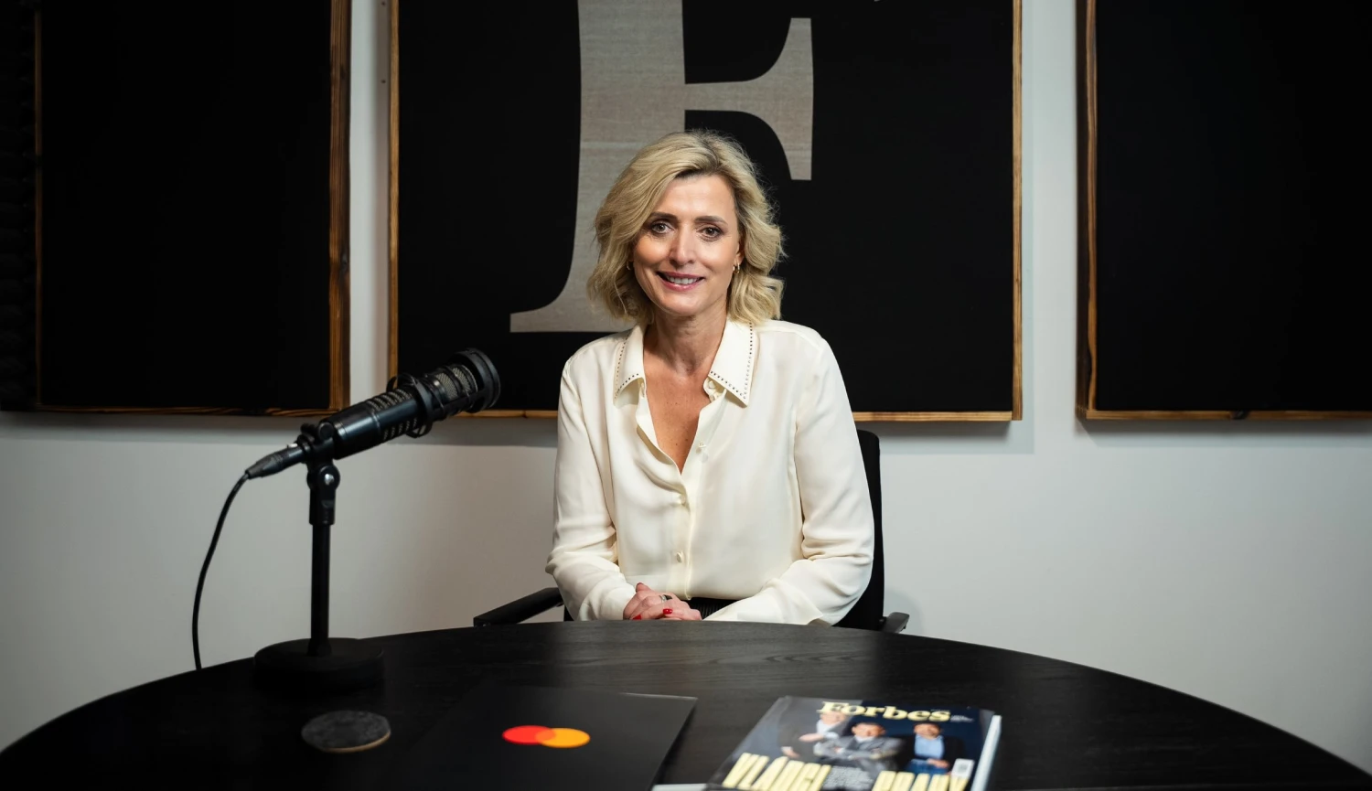 Prompty místo trvalých příkazů. Platit za nás budou AI agenti, říká šéfka Mastercard