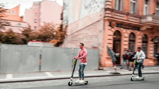 Konec sdílených elektrokoloběžek se blíží. Praha je zakáže od ledna
