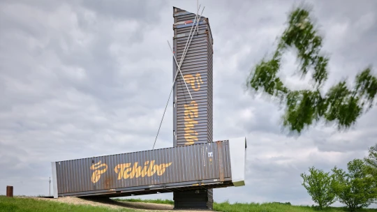 Postavil vyhlídku z lodních kontejnerů. Musíme učit lidi architekturu vnímat, říká