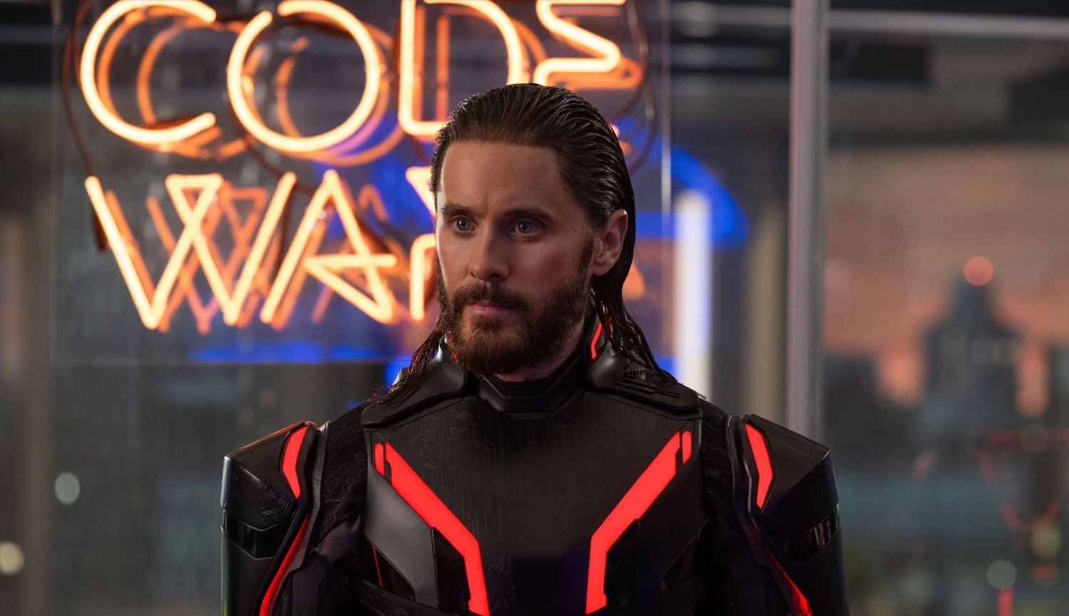 Poslouchá Jared v dešti Depeche Mode? Tron měl od svých předobrazů lépe opisovat