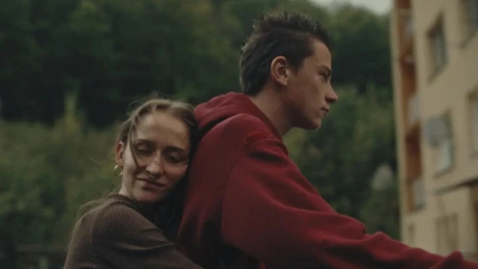 Gleb, cigárka a babety. V čem je kouzlo křehkého Nahoře nebe, v dolině já?