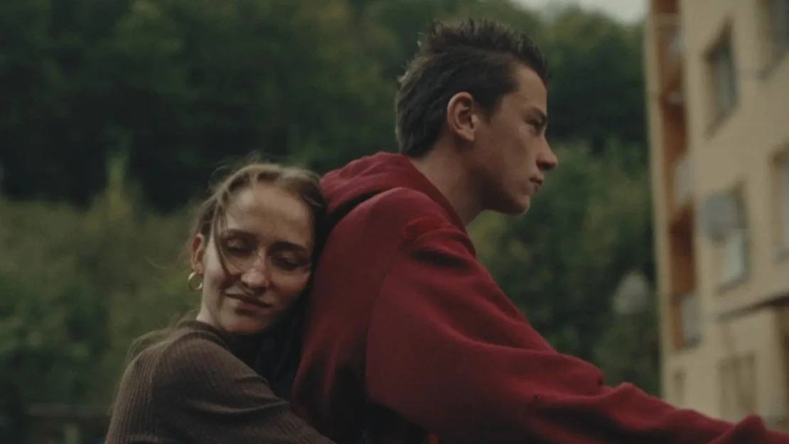 Gleb, cigárka a babety. V čem je kouzlo křehkého Nahoře nebe, v dolině já?