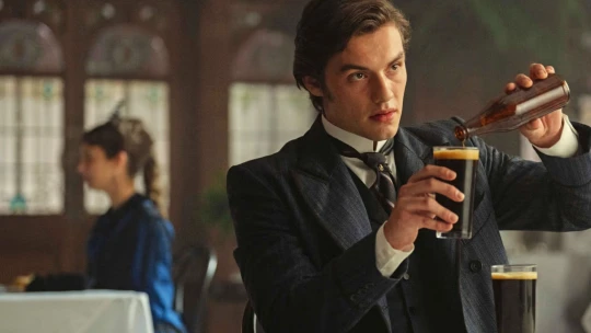 Revoluce a sňatky z rozumu zapité hořkým stoutem. Rod Guinnessů baví