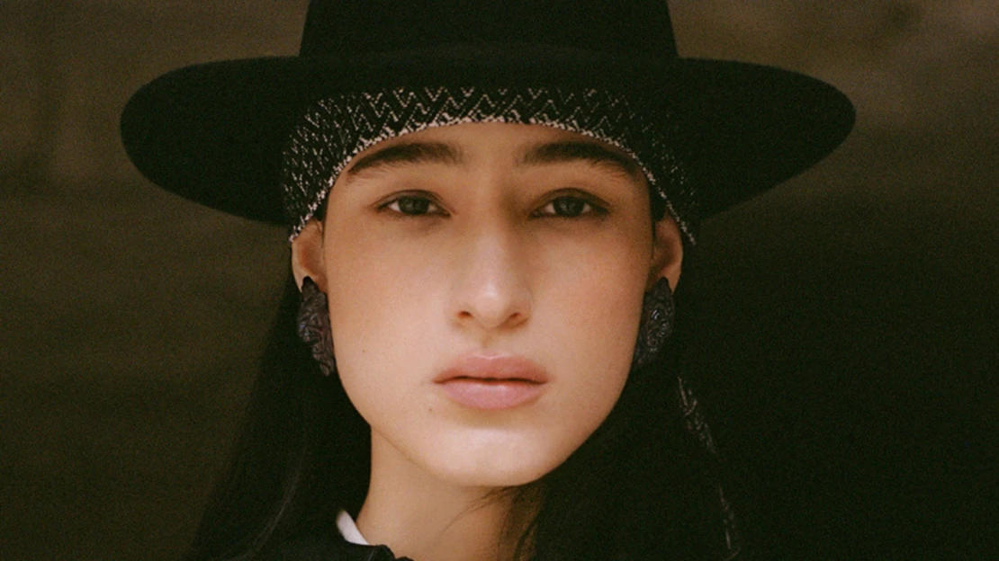 Neznámá návrhářka uvedla kolekci pro H&M. Má se vyprodat během pár hodin