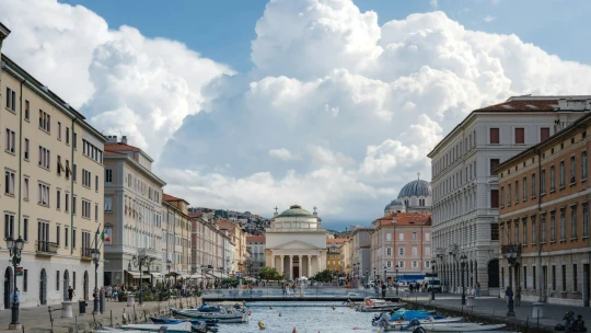 Guide to Julské Benátsko. Italský klenot mezi mořem a horami, kde teče víno