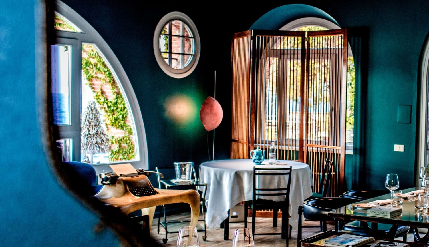 Michelinský zážitek na jezeře. Bratři kouzlí s prostorem i chutí v bývalých lázních