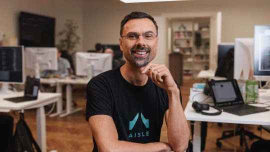 Ranní výběr: Revoluční projekt v utajení a pražská tlapková patrola