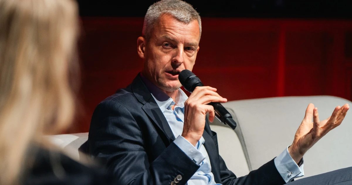 Řehákova skupina Direct nasazuje do boje AI. Firmu opustí třicet procent zaměstnanců