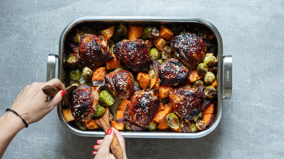 Bez práce a&nbsp;bez nádobí. Kuře s&nbsp;podzimní zeleninou z&nbsp;jednoho plechu