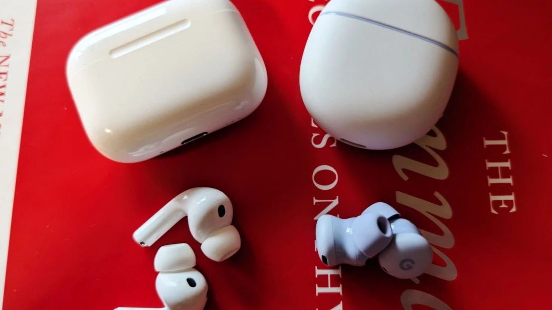 Elita od Applu a překvapivá lidovka od Googlu. Test sluchátek s AI funkcemi