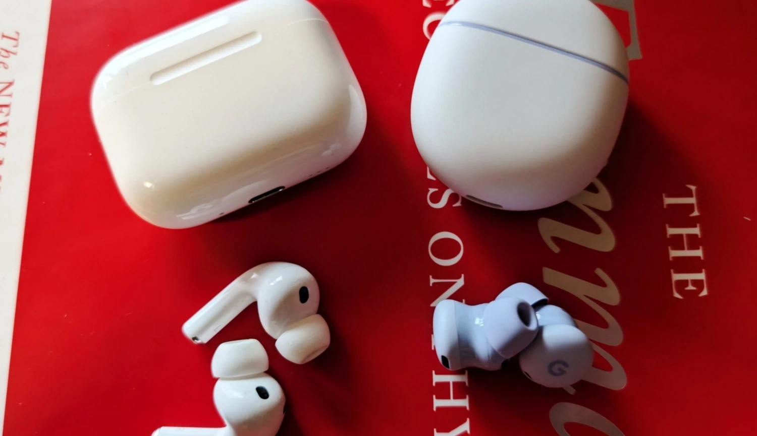 Elita od Applu a překvapivá lidovka od Googlu. Test sluchátek s AI funkcemi