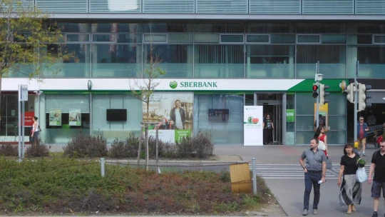 Věřitelé Sberbank se opět dočkají. Soud schválil výplatu 2,4 miliardy korun