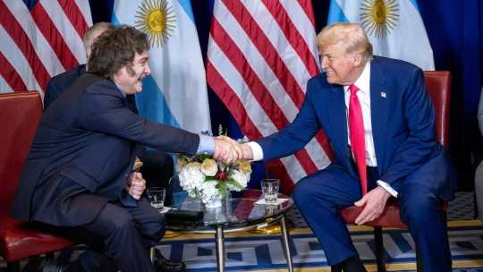 Argentinci vsadili na kontroverzního Mileie. Jeho strana dominovala ve volbách