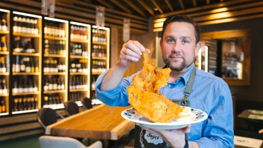Šnycl, bitte! Dobrý řízek je oáza chuti, říká Punčochář. Staví na něm novou restauraci