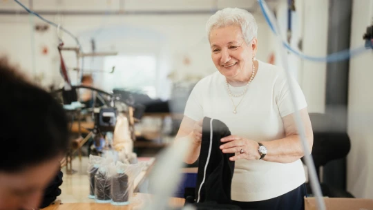 Před válkou utekla z Arménie. Pustila se do šití a dnes stojí za úspěšnou značkou