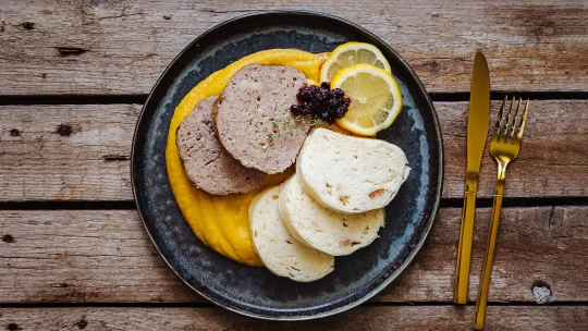 Řeznická svíčková. Zjednodušená verze klasiky baví děti i líné kuchaře