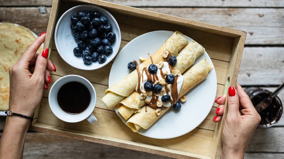 Zdravá snídaně, která zasytí. Cottage palačinky plné bílkovin