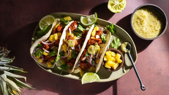 Tacos al pastor. Šťavnaté mexické maso s chilli, ananasem i svěží limetou