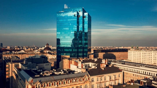 Výprodej nemovitostí Radovana Vítka pokračuje. CPI se zbavila mrakodrapu ve Varšavě