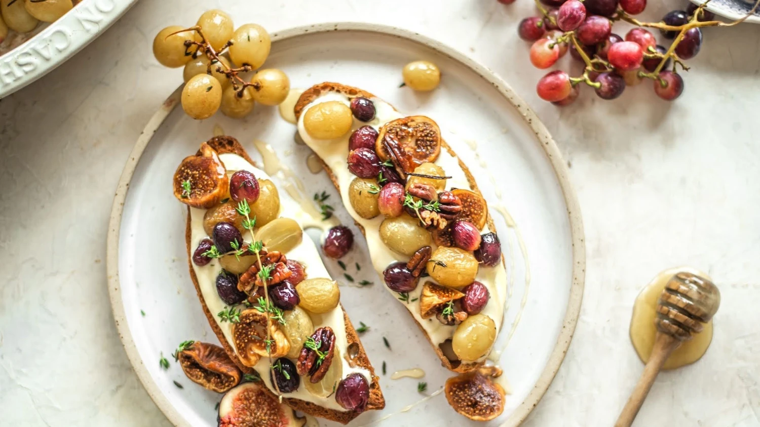 Podzim v Paříži. Šlehaný brie, pečené hrozny & medová topinka