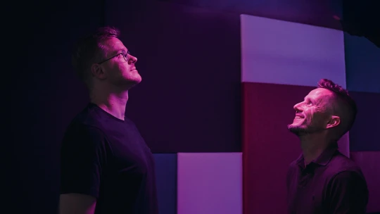 Let’s make it. Po obřím exitu zůstali a udělali z Make miliardovou firmu 