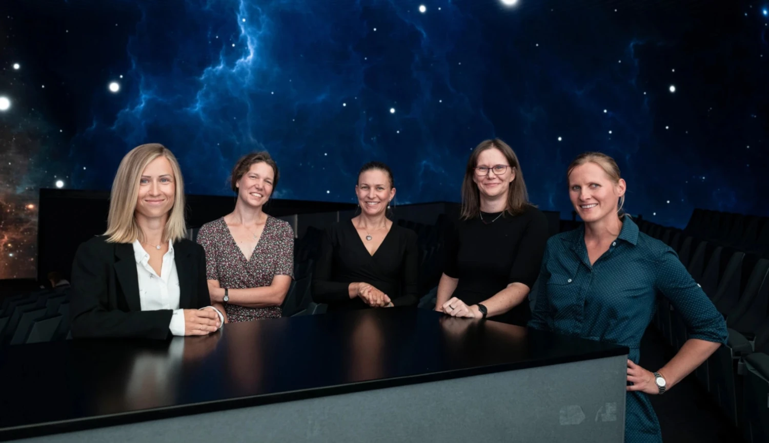 Největší brzda vědy? Kurýr si v&nbsp;Česku vydělá víc než univerzitní profesor