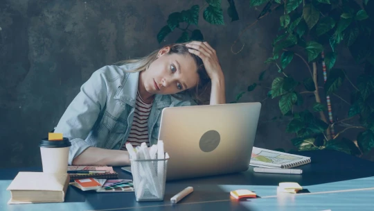 Stres a obavy o bezpečí. Firmy stále dost nepečují o pracující ženy, zjistila studie