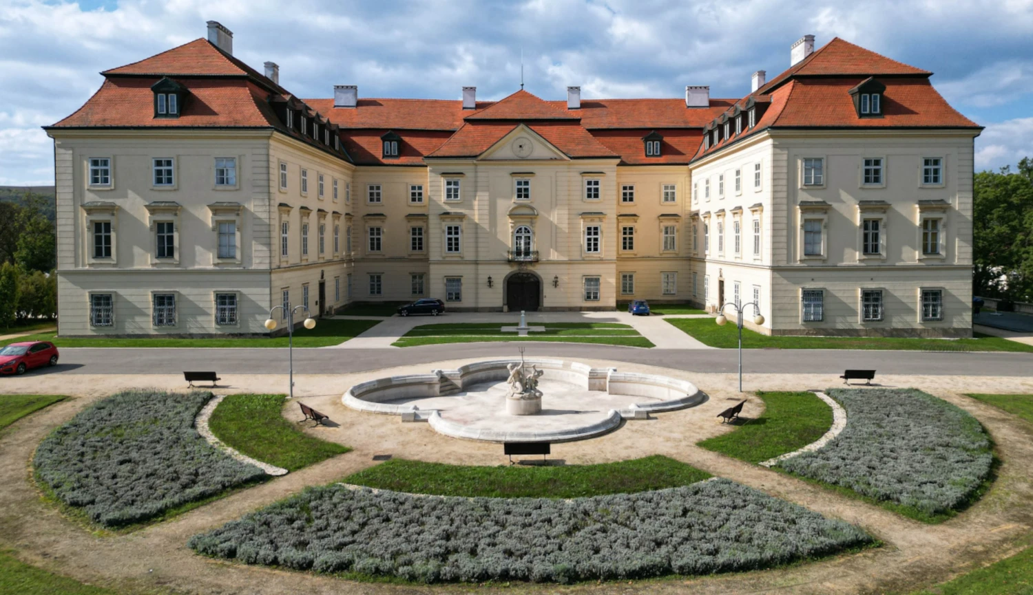 Soukromá rezidence, nebo luxusní hotel? Na prodej je zámek po Baťovi