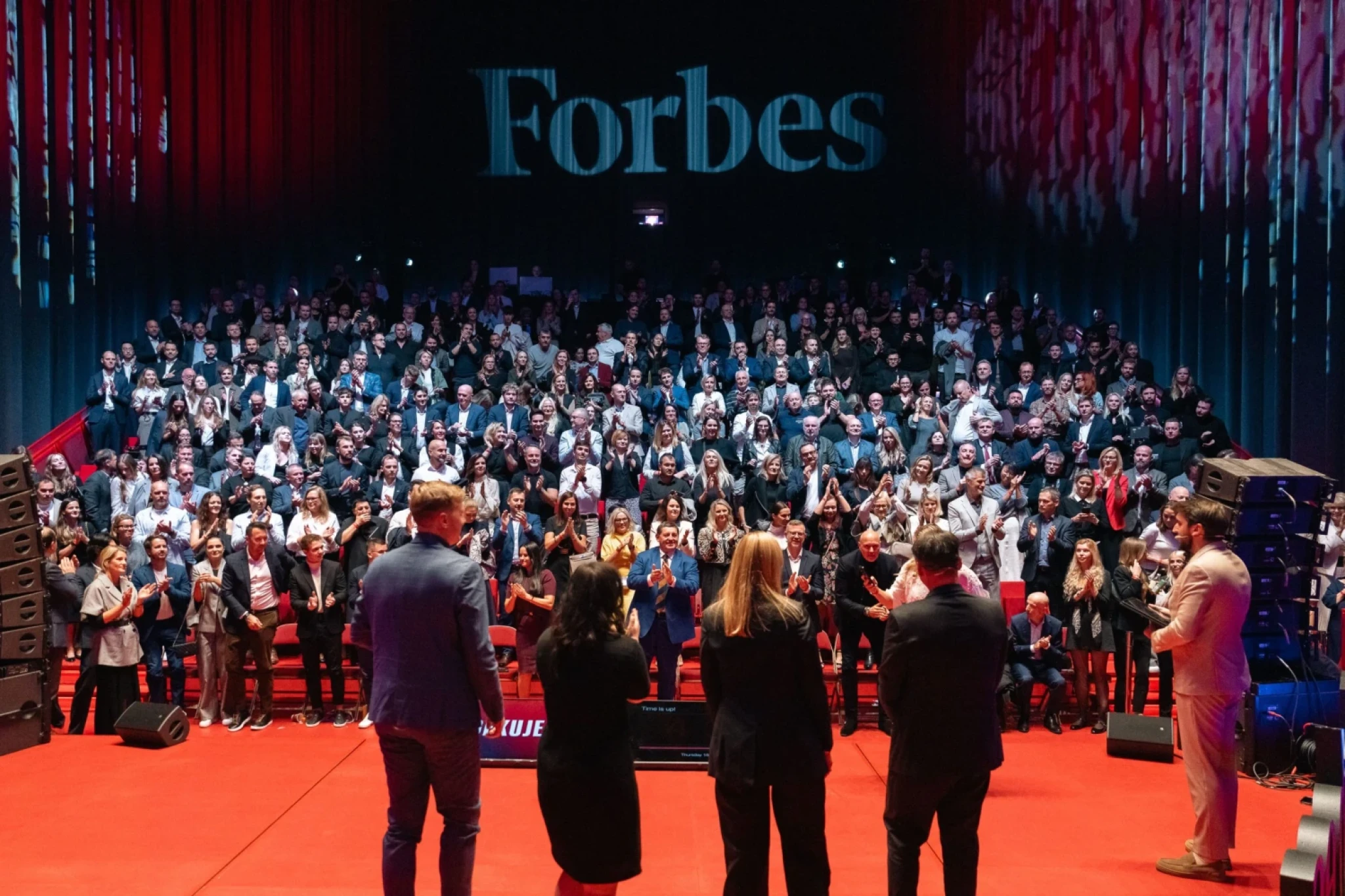 Obrazem: Desítky řečníků a stovky hostů našly ve Varech recept na lepší Česko