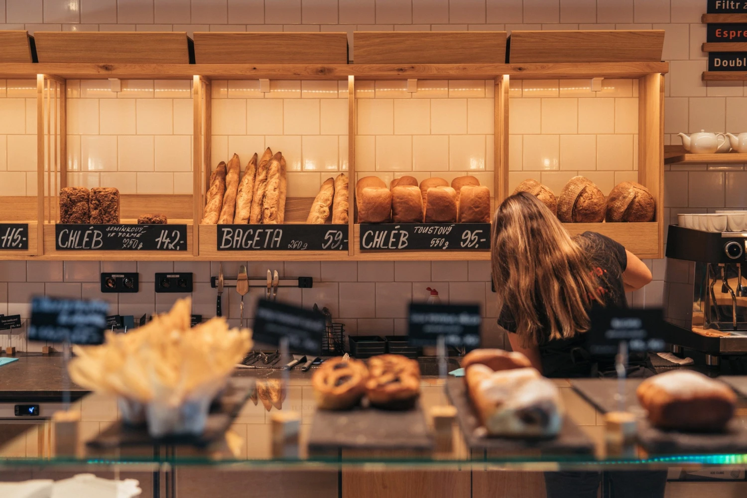Pekařská legenda z Říčan má sestru. Druhá pobočka Pečeme vyšla na patnáct milionů