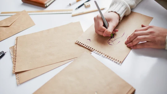 Ranní výběr: Z nepřátel spojenci, sklizeň jablek a veselá pera za miliardy