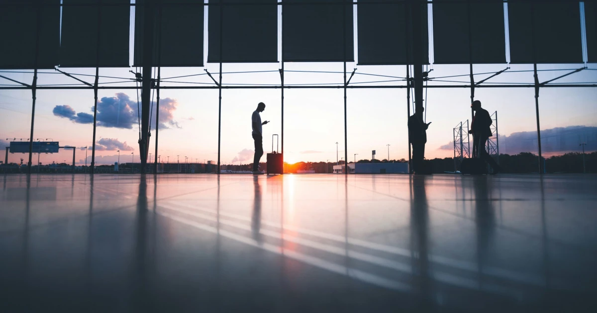 Tisíce zrušených letů. Americký shutdown stále omezuje letecký provoz