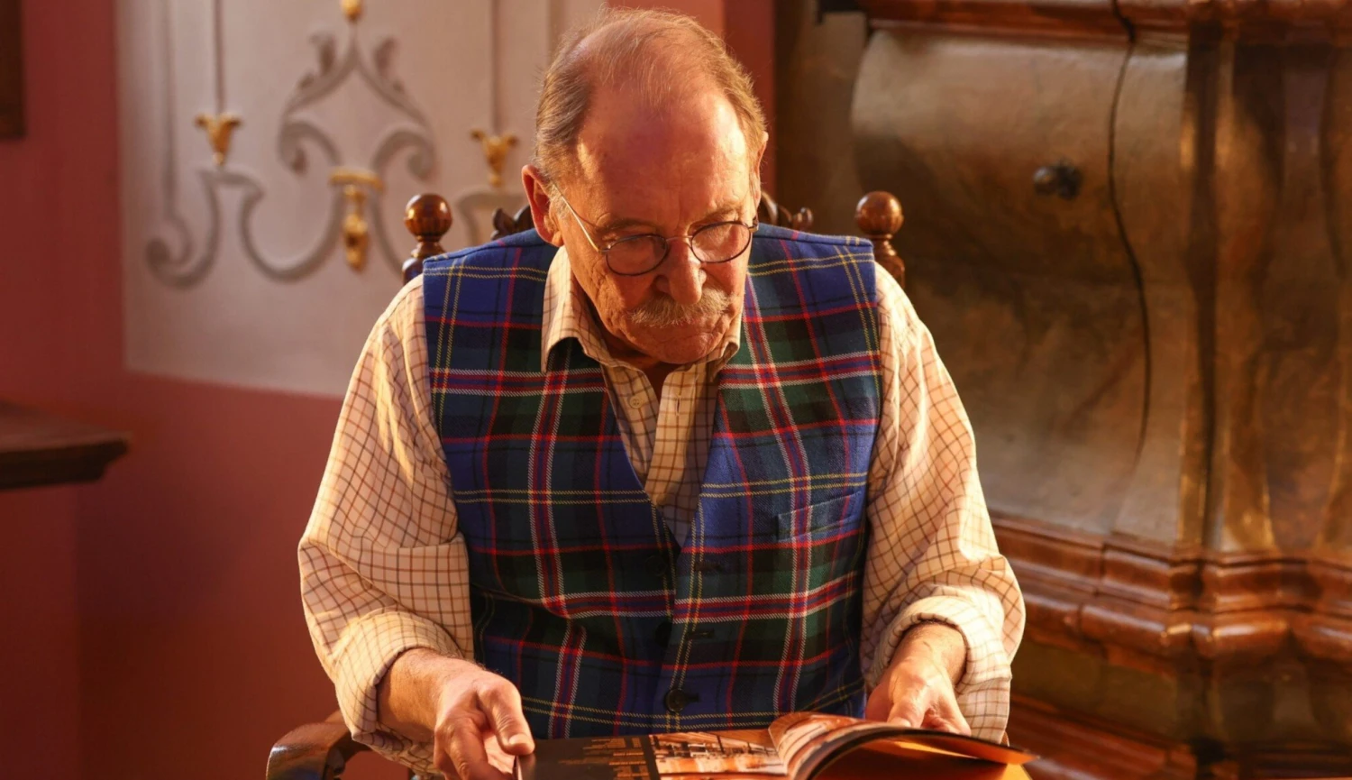 Vyplatí se rozvíjet čínskou konkurenci, říká žijící legenda whisky Charles MacLean