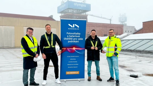 Vítkova skupina CPI investuje do panelů. V Plzni staví na střeše obchodního domu fotovoltaickou elektrárnu