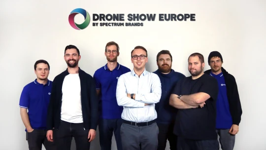 Modré z nebe. Jak se česká firma dostala mezi světovou elitu dronových show