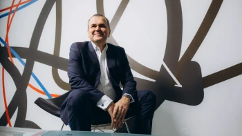 Denně nám nad hlavami přeletí 400 tisíc lidí, říká muž, který řídí nebe nad Českem 