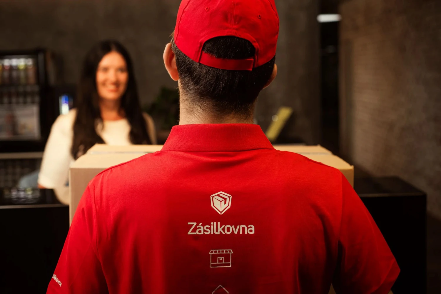 Zásilkovna roste, Česká pošta strádá. Soukromník předbíhá stát úchvatným tempem