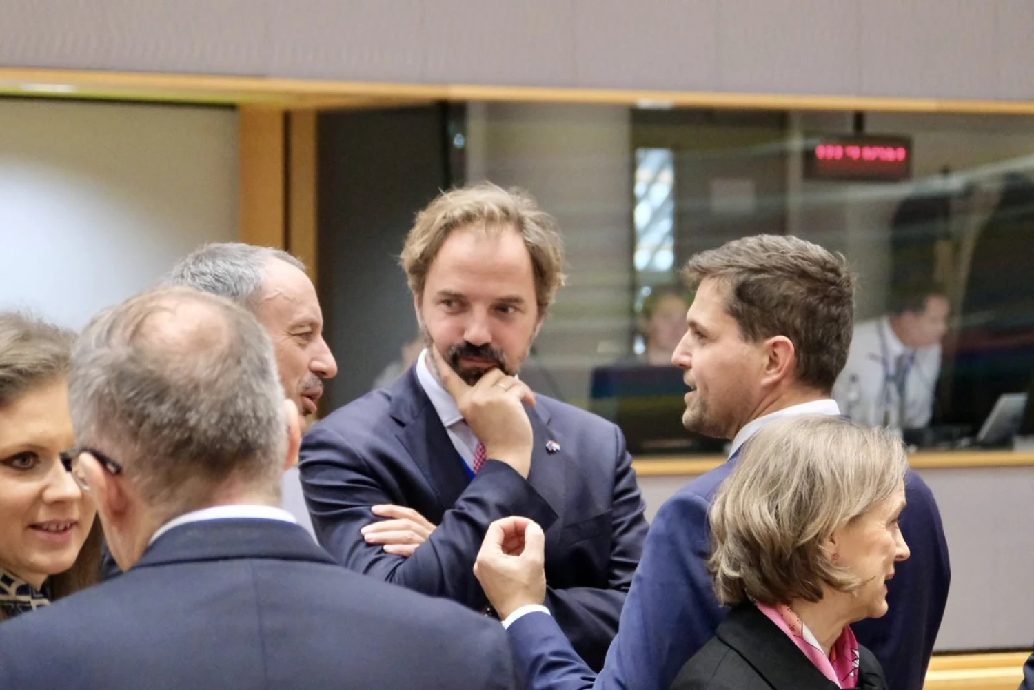 Česko vyjednalo emisní ústupky. Povolenky ETS2 se odloží o rok, oznámil ministr Hladík