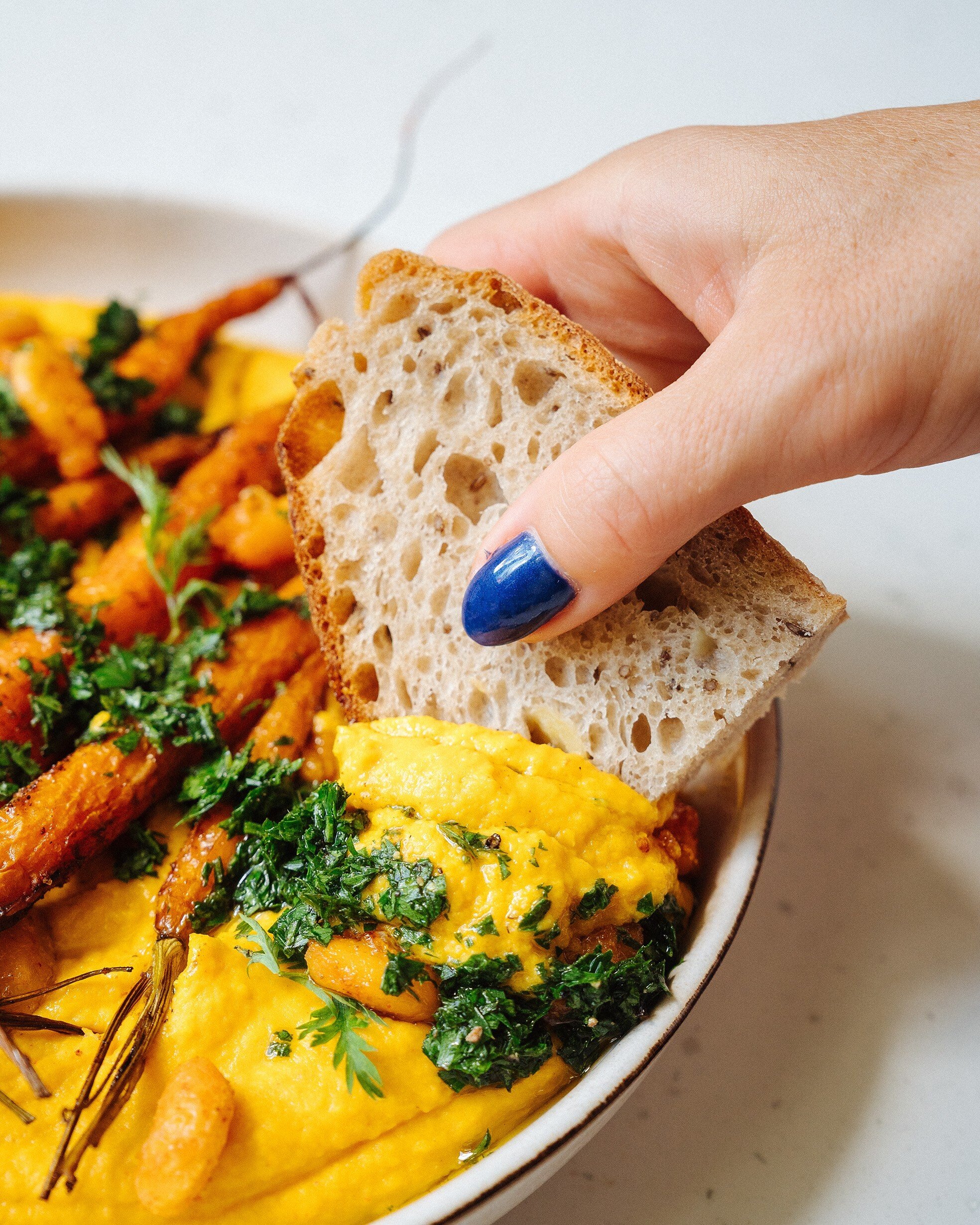 Hummus z pečené mrkve a máslových fazolí. Zdravý, lehký a plný vlákniny