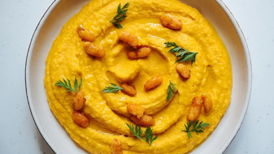 Hummus z pečené mrkve a máslových fazolí. Zdravý, lehký a plný vlákniny