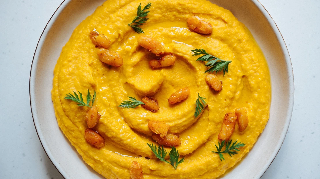Hummus z&nbsp;pečené mrkve a&nbsp;máslových fazolí. Zdravý, lehký a&nbsp;plný vlákniny